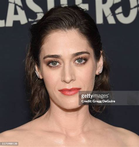 2,652 Lizzy Caplan Photos Stock Photos & High